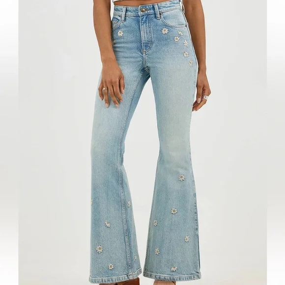 Lee women’s Floral Embroidered Blue Jeans. Size 34 - Picture 4 of 16